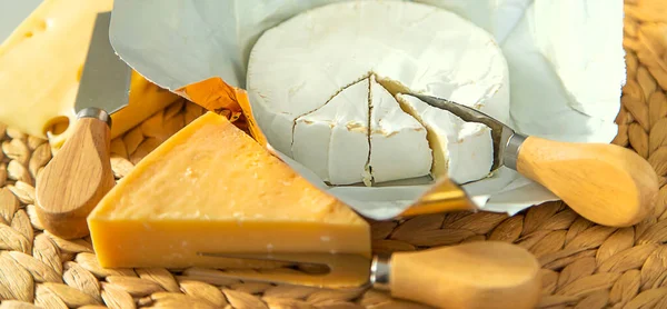 Cheese Ligt Tafel Selectieve Focus Voedsel — Stockfoto