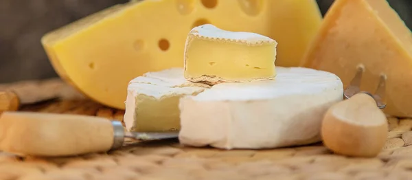 Cheese Ligt Tafel Selectieve Focus Voedsel — Stockfoto