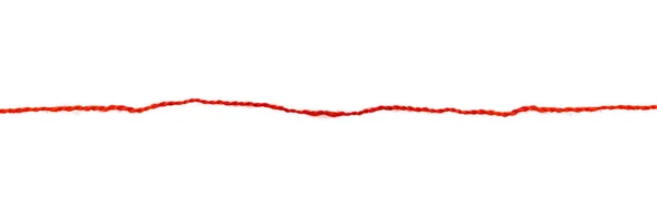 赤い糸は白い背景に隔離されている 選択的フォーカス — ストック写真
