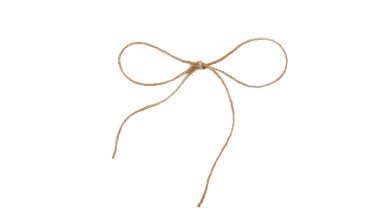 İplik çuval bezi beyaz arkaplanda izole edildi. Seçici odaklanma. Eski.