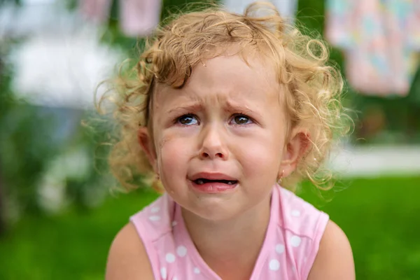 Дитяча Дівчина Плаче Парку Вибірковий Фокус Хлопчик — стокове фото