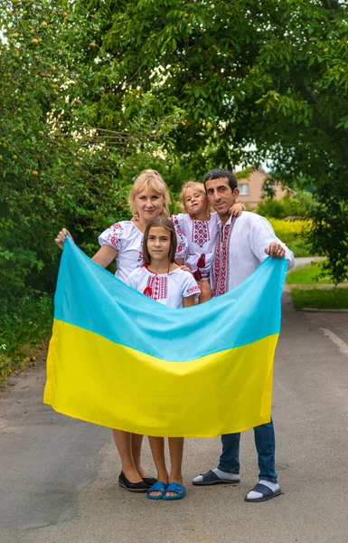 Родинні Українці Вишиванках Патріотах Вибірковий Фокус Пара — стокове фото