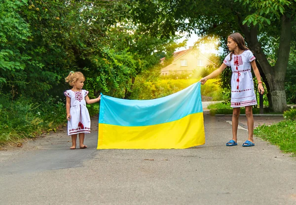 Enfants Ukrainiens Dans Vyshyvanka Sont Patriotes Concentration Sélective Victoire — Photo