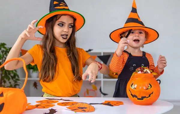 Halloween Kinderen Thuis Feestvreugde Selectieve Focus Kinderen — Stockfoto