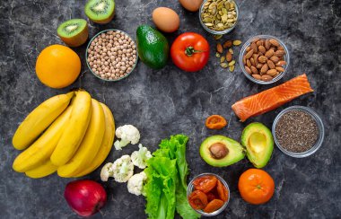 Potasyum içeren farklı gıdalar. Seçici odaklanma. yiyecek.