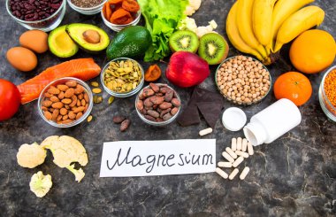 Magnezyum içeren çeşitli ürünler. Seçici odaklanma. yiyecek.