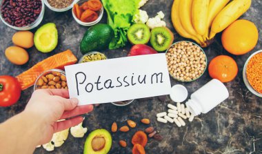 Potasyum içeren farklı gıdalar. Seçici odaklanma. yiyecek.