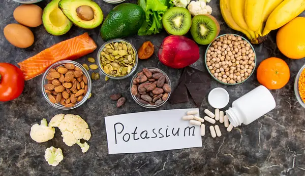 Potasyum içeren farklı gıdalar. Seçici odaklanma. yiyecek.