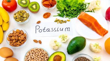 Potasyum içeren farklı gıdalar. Seçici odaklanma. yiyecek.