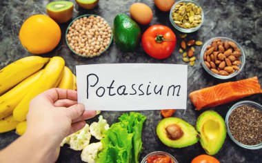 Potasyum içeren farklı gıdalar. Seçici odaklanma. yiyecek.