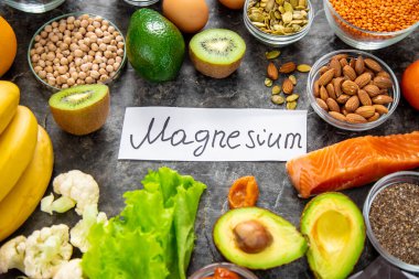 Magnezyum içeren çeşitli ürünler. Seçici odaklanma. yiyecek.