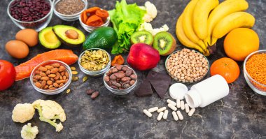 Magnezyum içeren çeşitli ürünler. Seçici odaklanma. yiyecek.