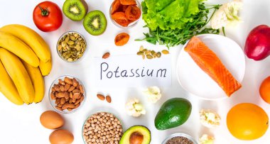 Potasyum içeren farklı gıdalar. Seçici odaklanma. yiyecek.