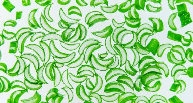 Aloe vera kapsülleri ve özüt damlaları. Seçici odaklanma. Doğa.