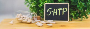 5-HTP uyku takviyesi kapsülleri. Seçici Odaklanma. gece.