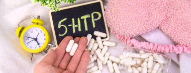 5-HTP uyku takviyesi kapsülleri. Seçici Odaklanma. gece.