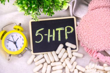 5-HTP uyku takviyesi kapsülleri. Seçici Odaklanma. gece.
