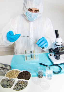 Laboratuvarda toprak testi. Seçici odaklanma. Doğa.