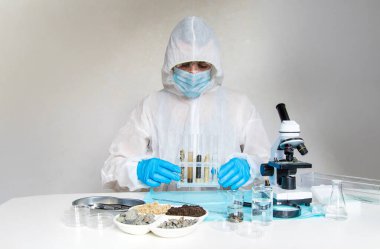 Laboratuvarda toprak testi. Seçici odaklanma. Doğa.