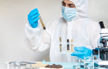 Laboratuvarda toprak testi. Seçici odaklanma. Doğa.