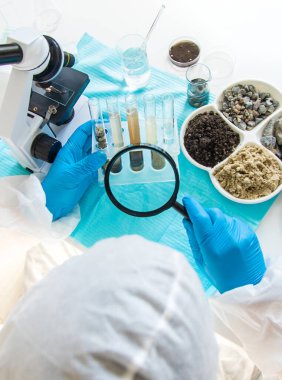 Laboratuvarda toprak testi. Seçici odaklanma. Doğa.