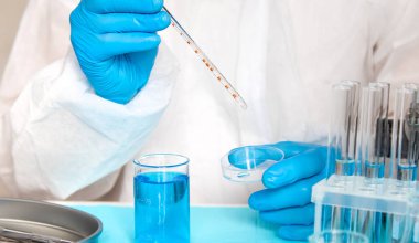 Laboratuvarda su araştırması. Seçici odaklanma. Doğa.