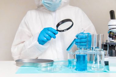 Laboratuvarda su araştırması. Seçici odaklanma. Doğa.