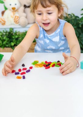 Reçelli çocuk. Seçici odaklanma. çocuk.