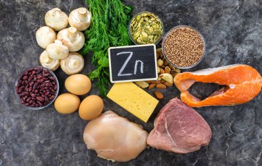 Yiyecekler çinko besin içerir. Seçici odaklanma. Zn.