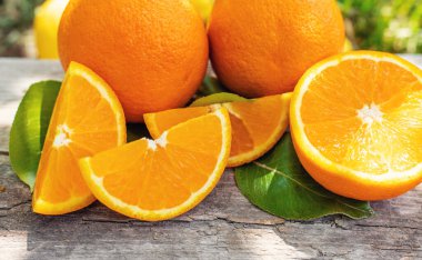 turuncu bahçeli arka plan. Seçici odaklanma. yiyecek.