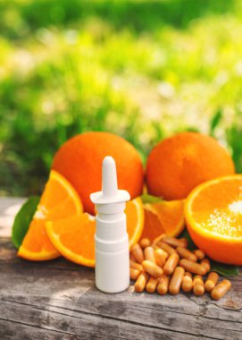 Şişedeki portakal yağı. Seçici odaklanma. Doğa.