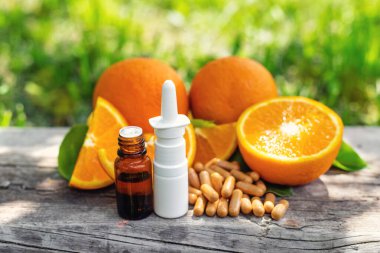 Şişedeki portakal yağı. Seçici odaklanma. Doğa.