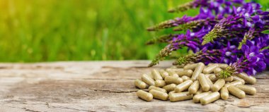 Azgın keçi ağacı alternatif ilaç çıkartır. Seçici Odaklanma. Doğa.