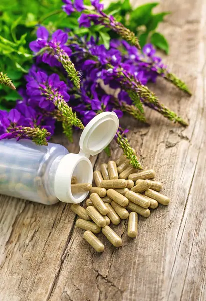 Azgın keçi ağacı alternatif ilaç çıkartır. Seçici Odaklanma. Doğa.