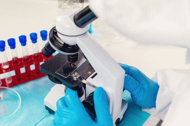 Laboratuvardaki kanı incele. Seçici odaklanma. ilaç.