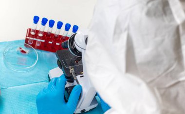 Laboratuvardaki kanı incele. Seçici odaklanma. ilaç.