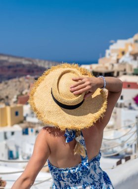 Yunanistan 'da güzel bir kadın, Santorini. Seçici odaklanma. seyahat.