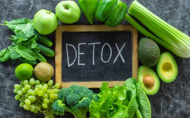 Detoks için yeşil gıdalar. Seçici odaklanma. Doğa.