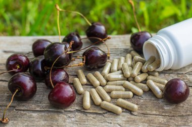 İlave olarak kiraz özü. Seçici odaklanma. Doğa.