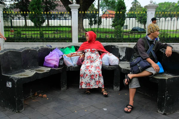 Yogyakarta Indonesia Settembre 2016 Una Giovane Donna Incinta Sembra Riposare — Foto Stock