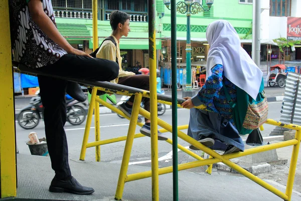 Yogyakarta Indonesia Septiembre 2016 Los Estudiantes Están Sentados Esperando Modos — Foto de Stock