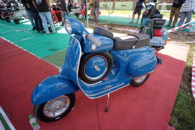 Klaten, Endonezya, 7 Ağustos 2022. 1965-1971 yılları arasında üretilen Vespa Super Sprint 90 veya SS90 scooter bir Vespa severler toplantısında sergilendi..