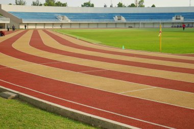 Yogyakarta, Endonezya, 4 Ekim 2023. Mandala Krida Stadyumu 'nda koşan atletizm ve yeşil alan için grev çizgileri ve renkleri olan parça tasarımı.