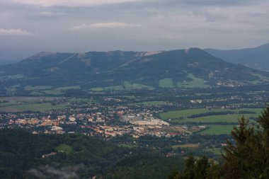 Frenstat kapsülü Radhostem, Velky Javornik, Beskid Dağları manzaralı