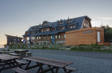 Çek Cumhuriyeti Beskid Dağları 'nın en yüksek tepesi Lysa Hora' daki Chalet.