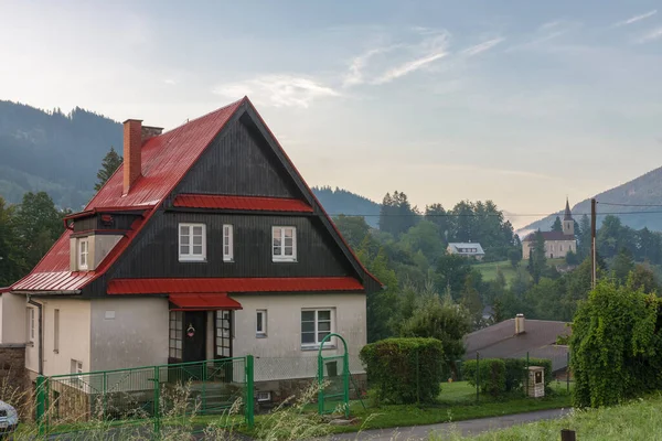 Ferienhaus Dorf Unter Lysa Hora Beskiden Gebirge Sommermorgen Tschechische Republik — Stockfoto