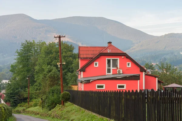 Haus Dorf Unter Lysa Hora Beskiden Gebirge Sommermorgen Tschechische Republik — Stockfoto