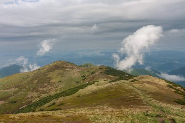 Pekelnik Dağı 'ndan, Bublen Dağı' ndan, ulusal park Mala Fatra, Slovakya bahar bulutlu gününde