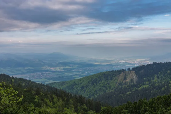 Pueblo Turany Mala Fatra Eslovaquia Vista Desde Debajo Montaña Chleb — Foto de Stock