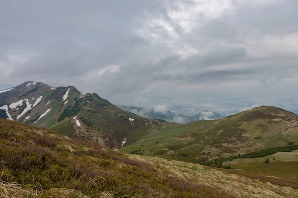 슬로바키아말라 파트라에 구름낀 날씨에 산에서 바라본 — 스톡 사진